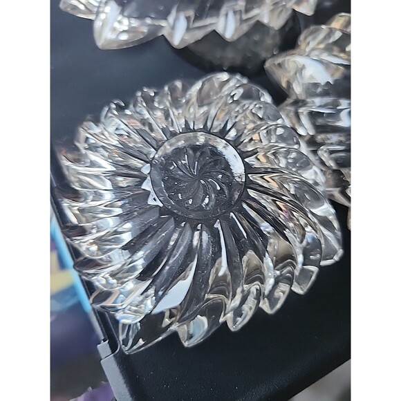 Vintage Pressed Glass Ashtrays Set of 3 Clear Round Starburst Mid-Century - Picture 5 of 7